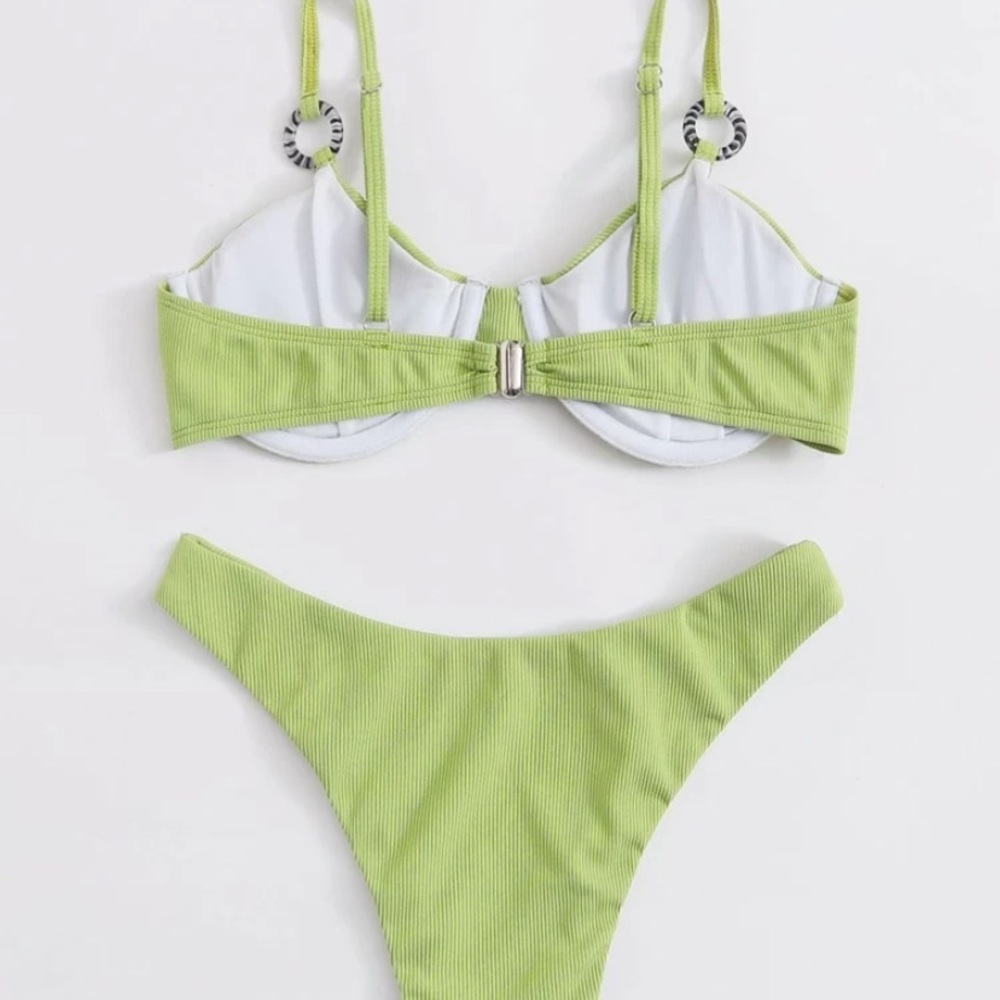 Bikini - Picture 2 of 2